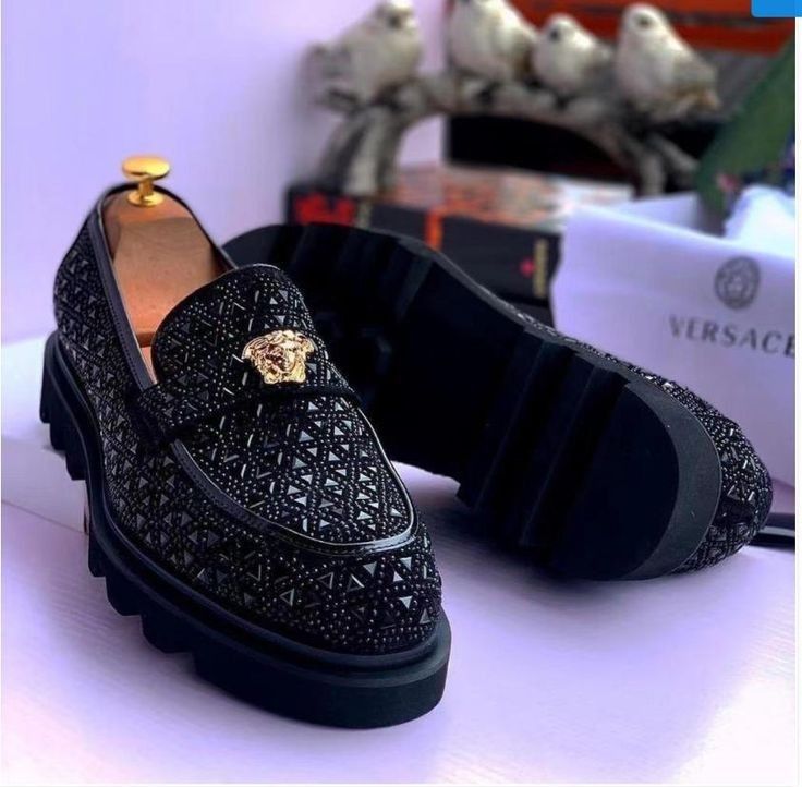 Men's shoes and slippers